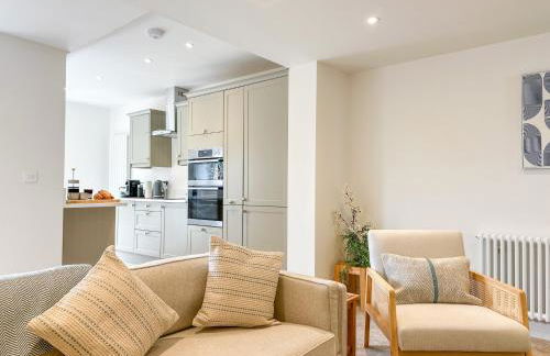 Modern Canterbury 3 Bedroom Townhouse - Pets Welcome & Free Parking - Foto 15