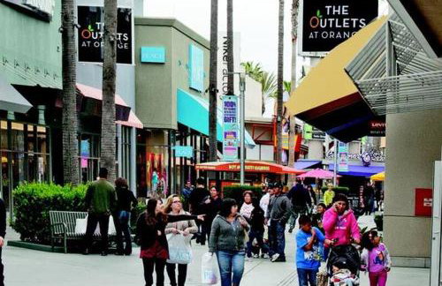 Lovely & coxy 2BR/2BA! 5MIN to Disney! - Photo 10