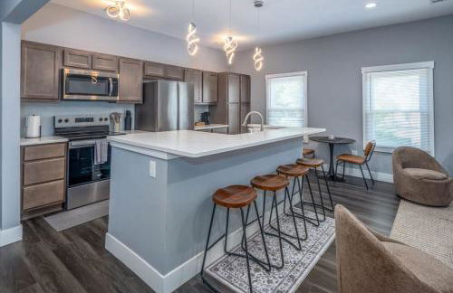 Walnut Hills, 5min to UC, Sleeps 7ppl, Lux Beds, Smart TVs - Foto 23