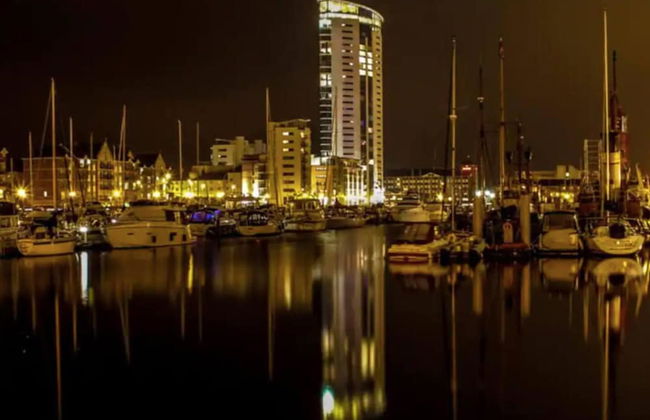 Beautiful 3-bed Apartment in Swansea - Photo 25