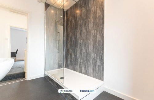 Spacious 2-Bedroom Contractor Stay with Kitchen, Wi-Fi & Parking - Foto 9