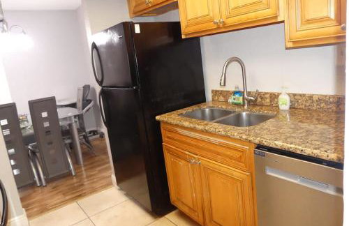 Beautiful 2-Bedroom Condo Near Universal and other Orlando Attractions, King Bed & Wi-Fi - Foto 12