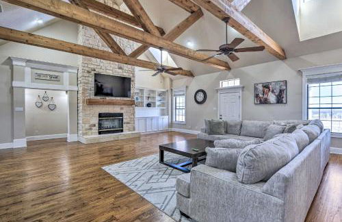 8 Mi to White Rock Lake Spacious Krum Home - Foto 2