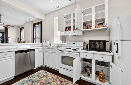 Trendy City Escape Perfect St Louis Location - Photo 10