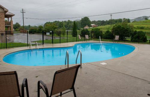 Pool and Riverfront! Couples Retreat in Smoky Mtns - Foto 22