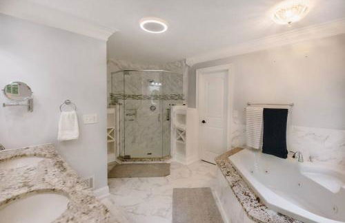 The Athena Hideaway - hottub, firepit, lake & racetrack - Foto 28