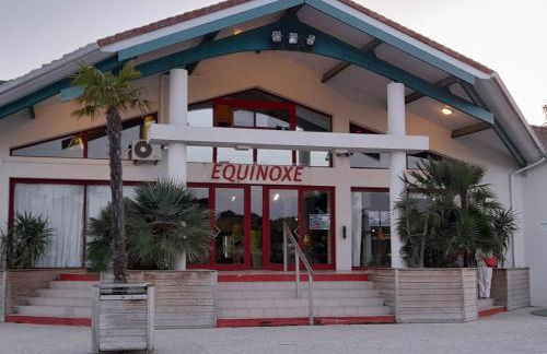 Mobil home camping les Charmettes 4 étoiles les MATHES en Charente Maritime prés du ZOO de la Palmyre 8 personnes tout confort 3 chambres 2salles de bains 2 WC Lave linge lave vaisselle Climatisation bien situé - Foto 35