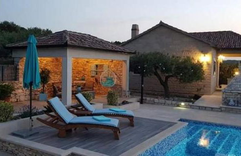 Pet Friendly Home In Postira With Wifi - Photo 19