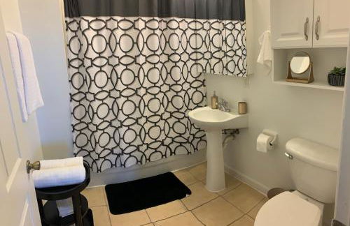 Spacious 2BR 2BA Suite - Walk to Mall & Hospitals - Foto 40