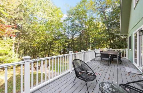 Cozy Mountain Retreat Fireplace Deck Near Lakes - Foto 33