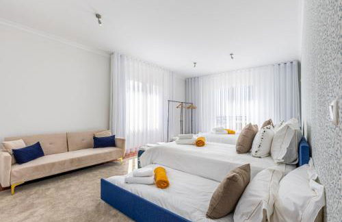 Luxury villa with private heated pool, garden and views of the sea and mountains. - Photo 62