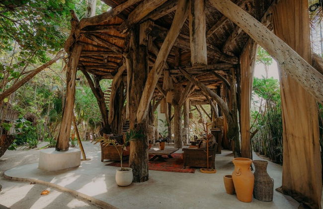 Beautiful Jungle Loft With Rooftop Pool and Gym - Photo 42