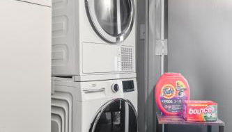 Beautiful Downtown Apartment with Pool, Laundry, Parking - Foto 4