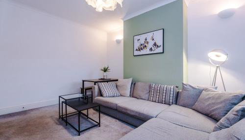 4 Bedroom House in Walkden with Free Parking, by Short Term Digs Short Lets & Serviced Accommodation - Foto 3, Other