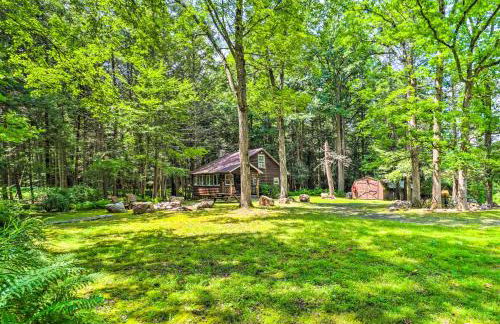 Secluded and Quiet Pocono Mountain Cabin with Hot Tub! - Foto 30
