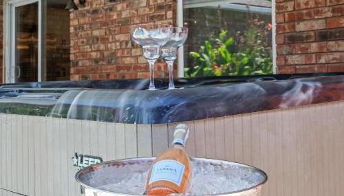 Cozy 5BR Pool House with Hot Tub Near The Lake - Foto 2