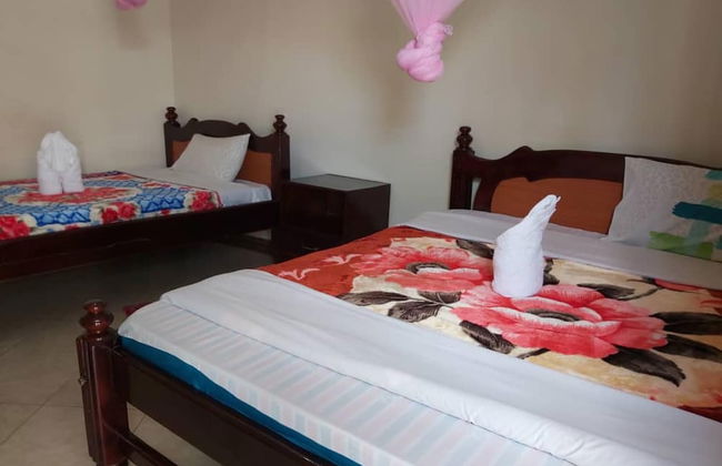 Famko Hotel - Sleeps 24 - Parking - Garden - Foto 5