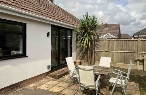 Newly renovated, modern bungalow - quiet location - Photo 17