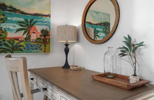 Southern Mermaid Cottage- Pet Friendly Fenced - Photo 21