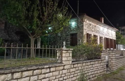 Αρχωντικα στην Τρiχονιδα - Foto 4