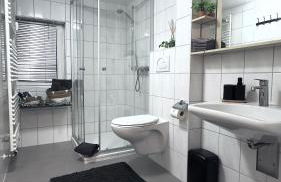 Kassel - Modernes Apartment in Fuldatal mit Parkplatz & WLAN - OneN8 - Foto 7