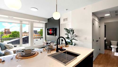 W517 Stylish 1Bd In Heart of Minneapolis, Minutes From Minneapolis Convention Center & US Bank Arena - Foto 2