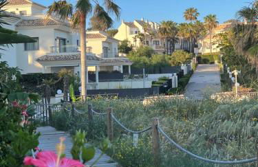 STYLISH TOWNHOUSE IN BEACHFRONT COMPLEX - Photo 10