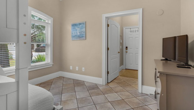 Spacious Retreat w/ Heated Pool, Sunset Deck & Golf Cart. Quick Walk to Beach - Foto 2, Habitación