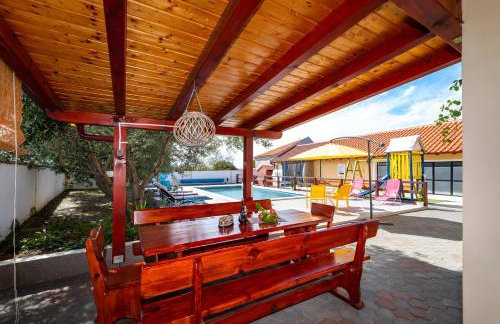 Spacious Holiday Home Joy with pool and playground, Suhovare - Foto 75