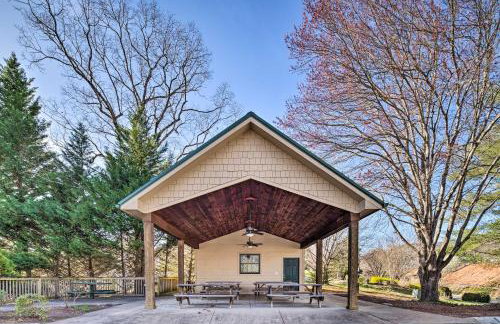 Balcony and Pool Access! Couples Escape in Lake Lure - Foto 23