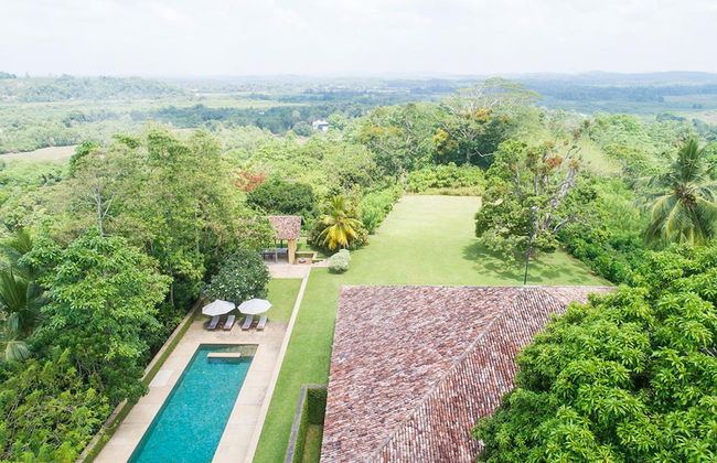 Historically Important Architecturally Stunning Hilltop Villa - Photo 3