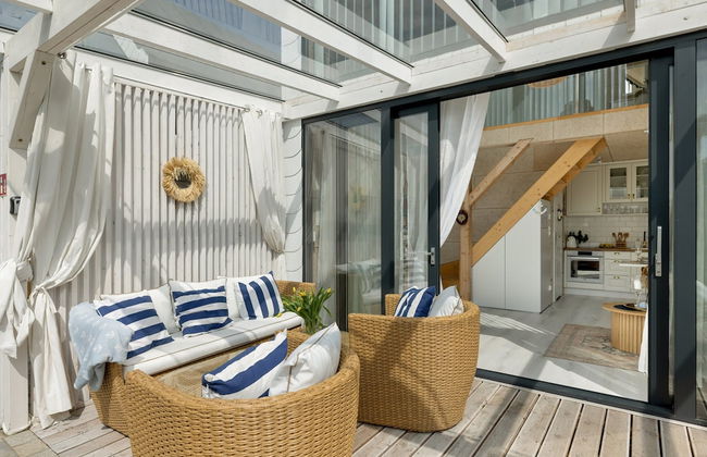 House With a Huge Terrace and a Whirlpool Bathtub - Photo 15