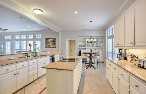 Elegant Plano Home with Private Outdoor Pool! - Foto 9