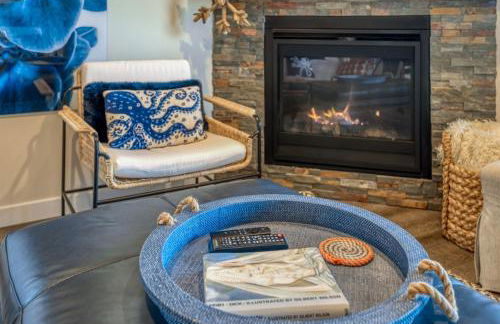 The Moby House Coastal Retreat with Ocean Views & Hot Tub - Foto 61