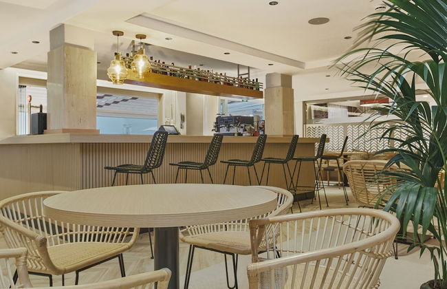 Universal Aparthotel Don Camilo - Photo 44