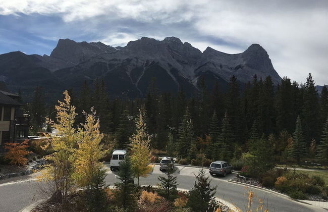 Rundle Cliffs Lodge by Canmore Premier - Photo 25