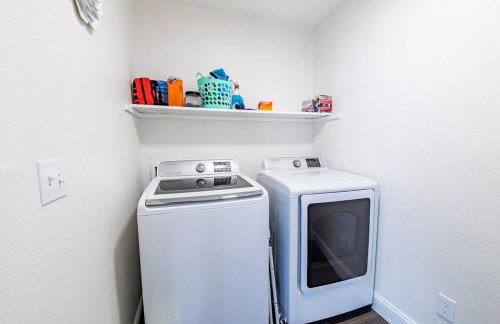 Gorgeous home away from home 3 bed 3 bath W/ pool - Foto 4