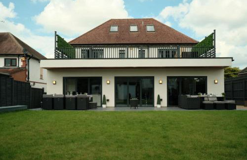 Modern Spacious House - Sleeps 16, Free Parking, Sun Terrace - Foto 35