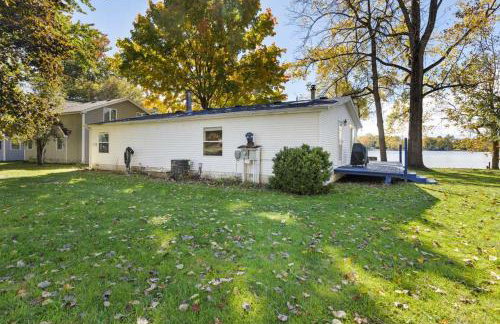 Lakefront Home with Dock Firepit & Private Deck - Foto 13