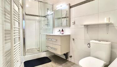 Arc de Triomphe 5 minutes away by walk - Foto 5, towels, Shower