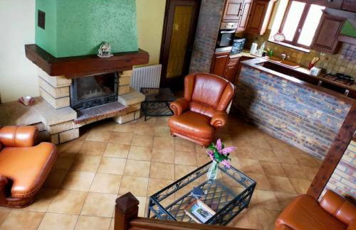 Rural farmhouse with patio, BBQ and fireplace - Photo 18