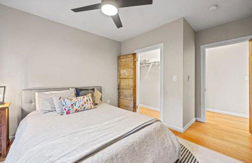 Designer Home, Walk to River - Foto 15