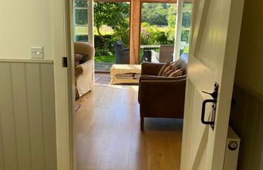 Private detached cottage sleeps 4 - Photo 5