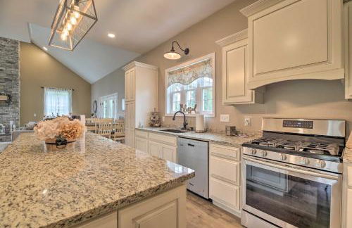 Upstate Hideaway with Hot Tub, 13 Mi to Malone! - Photo 12