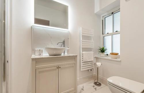 Courtyard Cottage - Photo 10