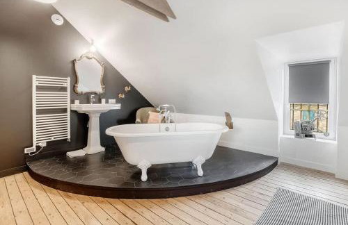 LE ROCHER- Belle maison de charme -Jardin/Parking - Photo 10