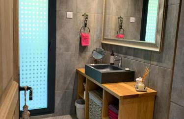 Les Trigones du Causse -Maison atypique avec Piscine Privée - Foto 14