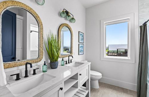 Luxury Beachfront l Private Hot Tub, Pool, & 2 Arcade Games - Foto 50