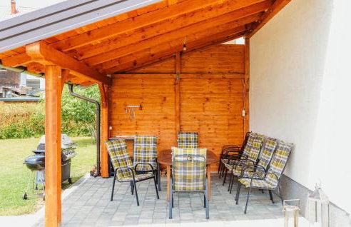 Beautiful Home In Dugo Selo With Wifi - Foto 2