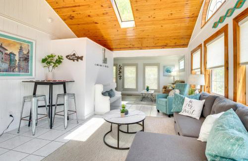 Charming Mountain Home Retreat Walk to Marina! - Foto 16